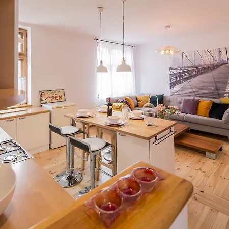 Rentapartments - Old Town Apartment *