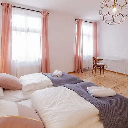 Rentapartments - Old Town Apartment