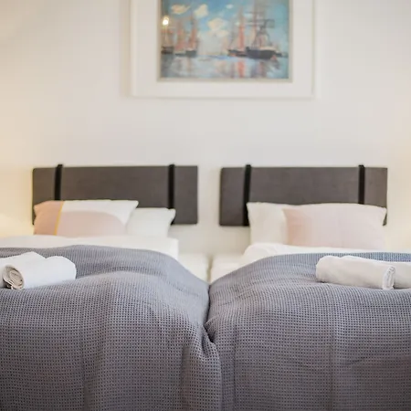 Rentapartments - Old Town Apartment *